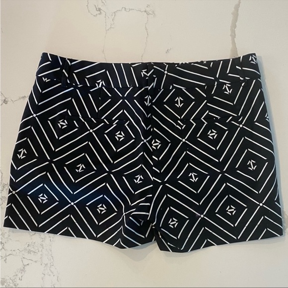 Black And White Geometric Print Shorts Sz4 - Picture 3 of 6
